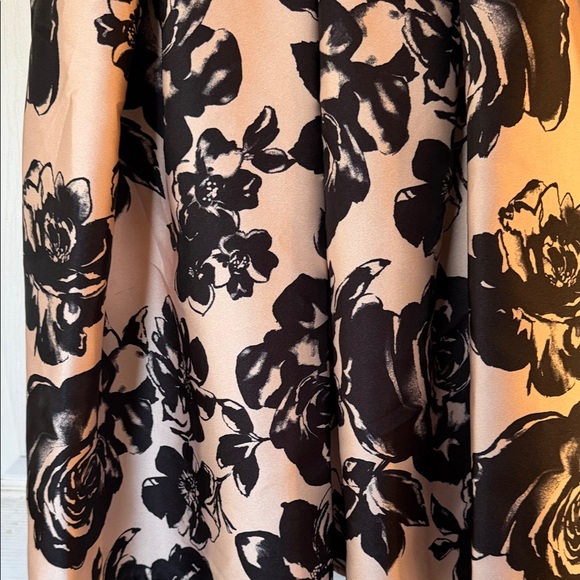 Morgan & Co. Black and Cream Floral Dress - Picture 2 of 5